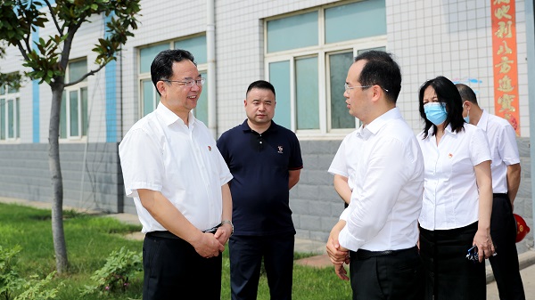 郑州市委常委、、市纪委书记杜新军一行莅临来利国际w66调研指导事情